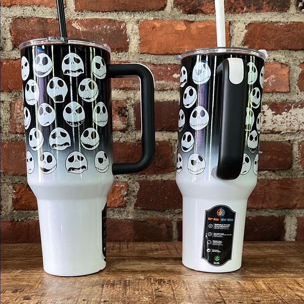 Black and White Skull Pattern Tumbler
